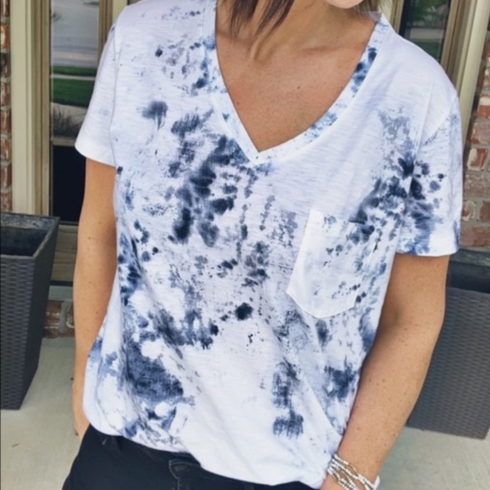 Universal Thread Shirt
